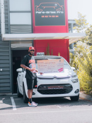 Pose de pare-brise neuf sur une automobile avec création de devis gratuit  